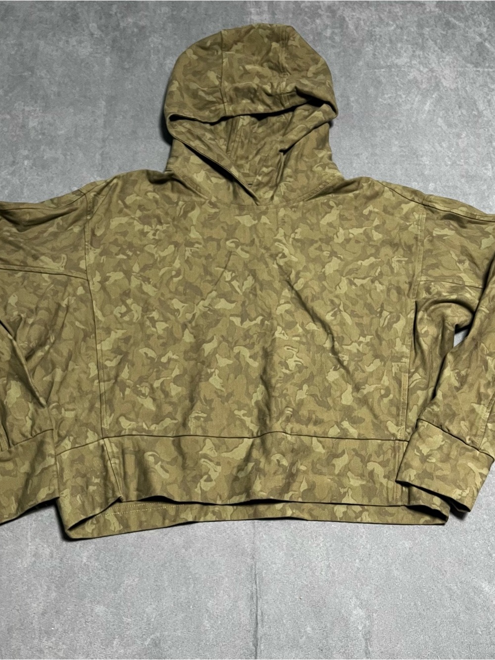 Athleta Hoodie Womens Small Farallon Sweatshirt Stratum Camo Olive 572247 Crop